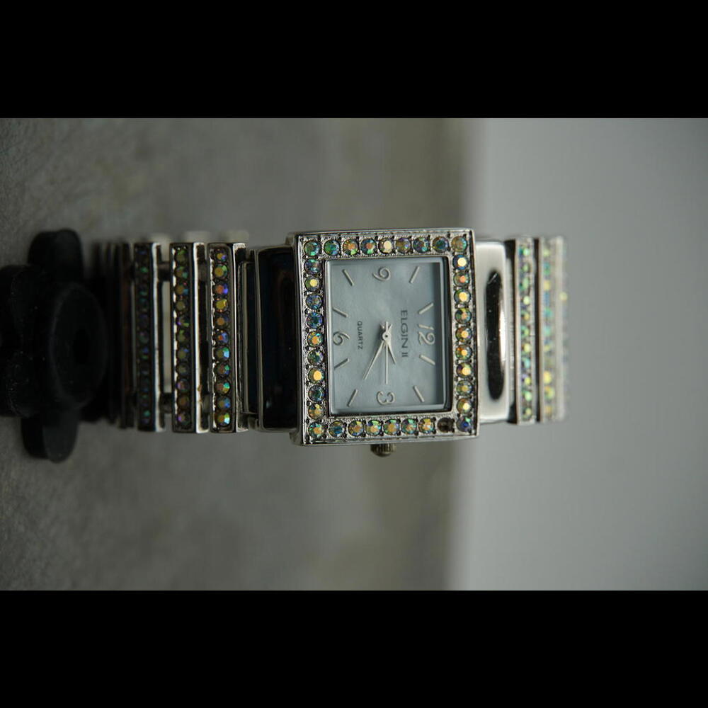 Elegant ELGIN II Quartz Watch with Crystal Accents